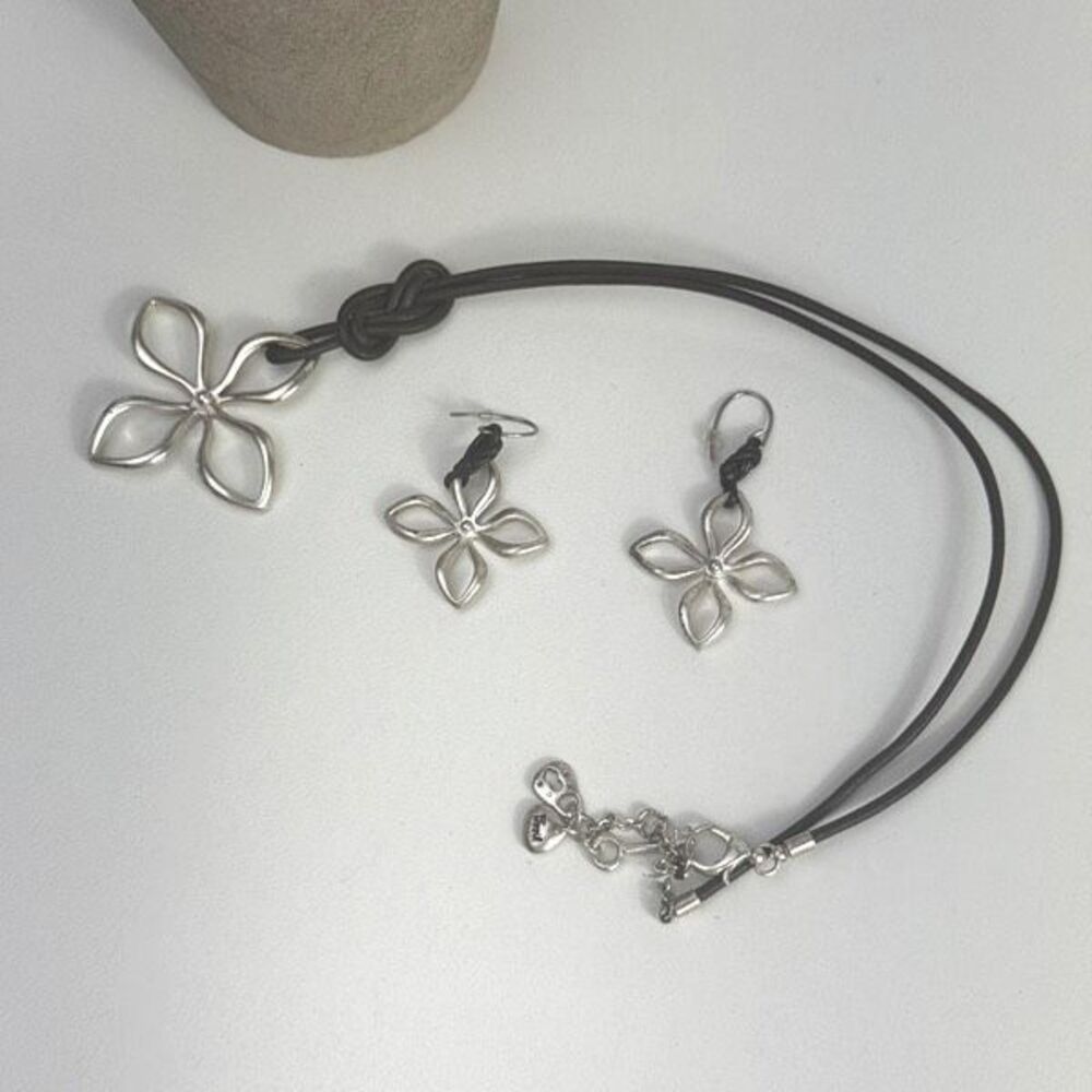 Vintage Fossil Y2K Silver Floral Leather Necklace Earring Set